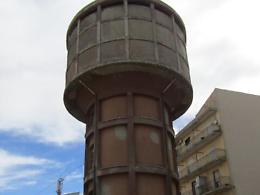 Quel serbatoio che rischia di abbattersi