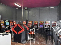 Catania, sala giochi abusiva con 20 slot in un garage di via Etnea