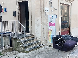 Ragusa, furto e incendio in via Roma: nel mirino un' agenzia di viaggi