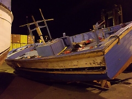 Ispica, depreda barcone di migranti, denunciato