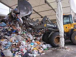 La puzza dei rifiuti siciliani arriva a Roma: nuova emergenza alle porte