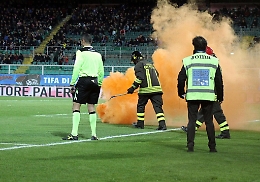 Lancio petardi Per il Palermo partita con Atalanta a porte chiuse