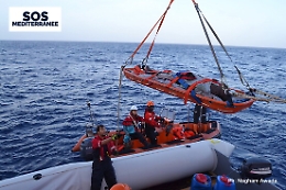 Nave Aquarius soccorre gommone a bordo 4 feriti da arma da fuoco