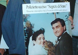 Padre agente ucciso riconosce in tribunale «Faccia da mostro»