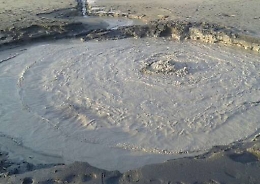 Paternò, alle Salinelle spuntano due nuovi vulcanetti