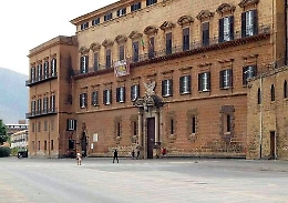 Indennità e incarichi non dovuti, sequestrati 150 mila euro a tre dirigenti della Regione