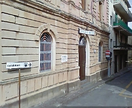 Francofonte, coltellate al rivale in amore: in manette padre e figlio