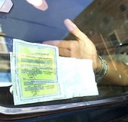 Catania, truffe alle assicurazioni all'ombra dei clan, 77 indagati tra cui un medico e due avvocati