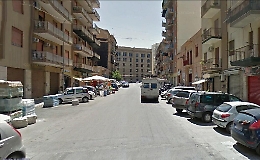 Palermo, tenta di impedire il furto del furgone Ma viene trascinato per cinquanta metri