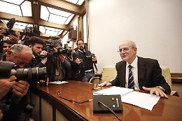 Ong, Zuccaro in Commissione al Senato:  «Navi e comunicazioni sospette: ipotesi su cui lavorare»