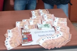 Catania, scende dalla nave e in valigia ha 100 mila euro in banconote false: arrestato