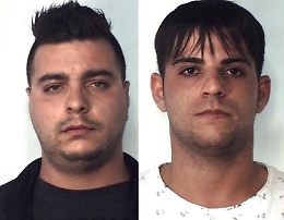 Rubano bagagli da auto a turisti tedeschi: presi in flagranza