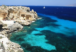 Evasi Favignana, il carcere di fronte alla spiaggia