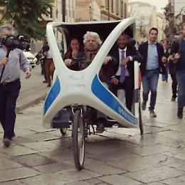 Grillo a Palermo in giro con ecolapa: &laquo;Musumeci foglia di fico "imprensentabili"&raquo;