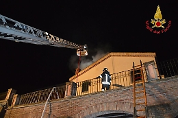 Tetto in fiamme al "Picciolo Golf Club" a Castiglione di Sicilia
