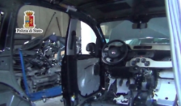 Palermo, nei magazzini auto e pezzi di ricambio rubati per un valore di un milione di euro