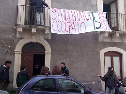 Occupata la Biblioteca Ursino Recupero: &laquo;Ristrutturata da dieci anni ma lasciata vuota&raquo;