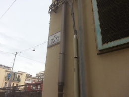 Catania, auto smantellata e abbandonata vicino al Tribunale dei minori