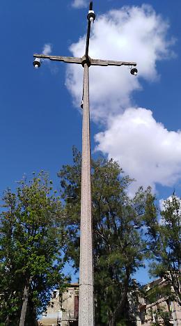 Vizzini, lampione pericoloso nella bella villa  del 1925