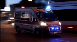 Ragusa, auto in sosta senza freno travolge due anziani: morta 80enne