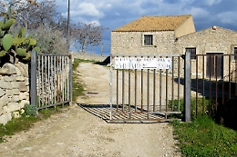 Impianta stalla nel parco comunale, pregiudicato denunciato a Vittoria