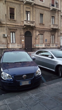 Catania: Largo Rosolino Pilo e i rifiuti non identificati!