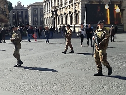 Catania: pattuglie dell'Esercito intervengono nel centro storico