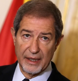 Rifiuti, Musumeci a Di Maio: «I poteri speciali te li restituisco»