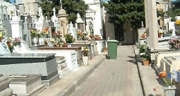 Al cimitero di Pachino salme con le ossa rotte: il motivo è allucinante