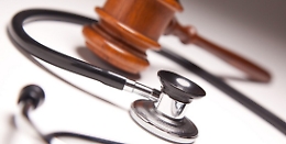 Garza dimenticata dentro corpo paziente: sanitari dovranno risarcire 20 mila euro