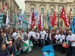 Dissesto Catania, impiegati comunali in piazza. Pogliese: «Anticipo di cassa o stipendi a rischio»