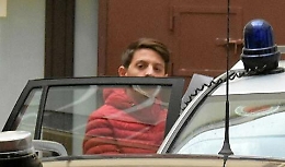 «Da anni ci picchiava e minacciava»
così i due ragazzi che con la madre hanno accoltellato il padre-padrone