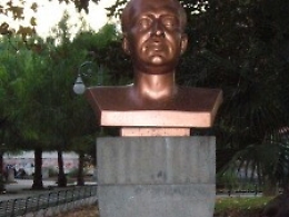 Adrano, vandali danneggiano il busto di Carmelo Salanitro