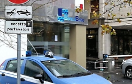 Caso Banca Base, adesso salta fuori la stranezza di due e-mail private...