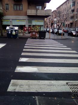 Catania: cassonetti dei rifiuti in "divieto di sosta"