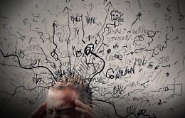 Il bimbo dimenticato in auto e le menti affollate: così può succedere di tutto