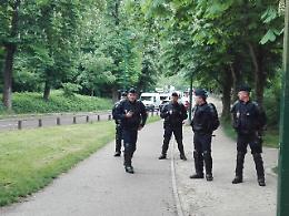 Un bambino nascosto in un furgone per mesi: il silenzio e la versione del padre che non regge