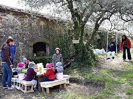 L'aula tra gli alberi e il fiume: a Bronte la sfida educativa di tre mamme-insegnanti