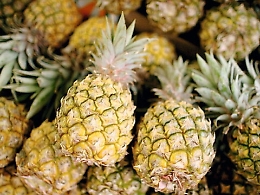 Dall'ananas che brucia i grassi alle banane ricche di potassio, sino al latte che fa male: tutte le "bufale" sui cibi