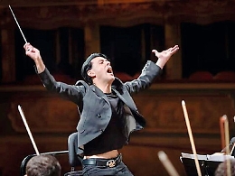 Apertura con Ezio Bosso, ad Acireale,  per Villa Pennisi in musica