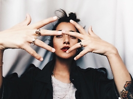 Ecco "Se non ti vedo non esisti", l'esordio da scrittrice di Levante