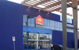 Riposto, colla ai cancelli del centro commerciale per ripulire la gioielleria