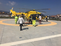Giarre, casalinga si dà fuoco: è in gravi condizioni al Cannizzaro