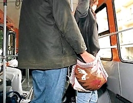 Turista derubato su bus a Palermo, denunciati due giovani