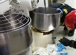 Gli resta il braccio incastrato nell'impastatrice, soccorso bambino a Scicli