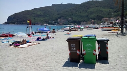 «Che vergogna la spiaggia libera di Catania: guardate le foto del litorale in Liguria, basta un po' di educazione»