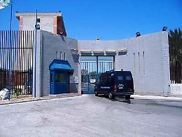 Detenuto catanese investito durante rientro a piedi nel carcere di Brucoli