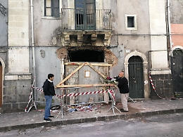 Catania, il triste risveglio in via Garibaldi il giorno dopo l'esplosione