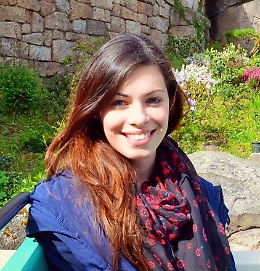 Moto contro una rotatoria, muore una 26enne