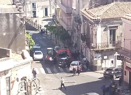 Acicatena, rapina in banca (con escavatore) in pieno giorno